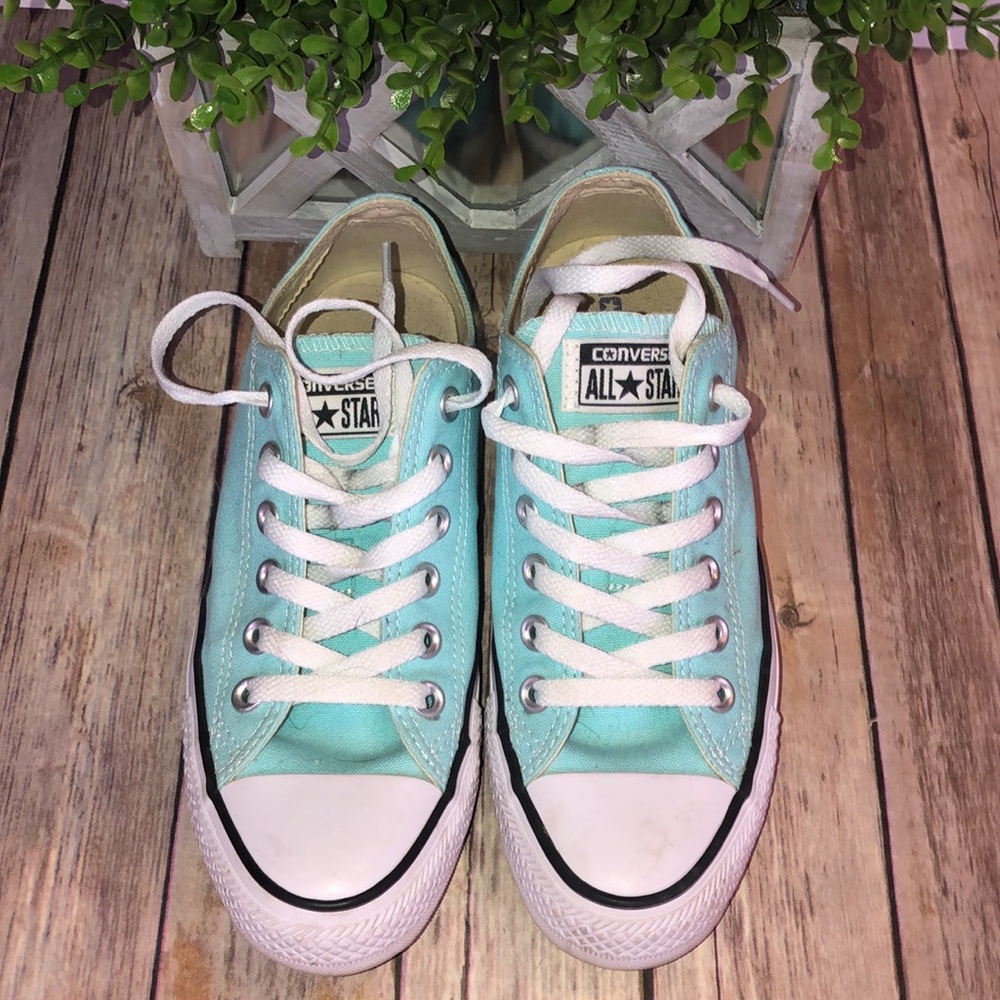 Bright blue low top converse sz 7women 5Men